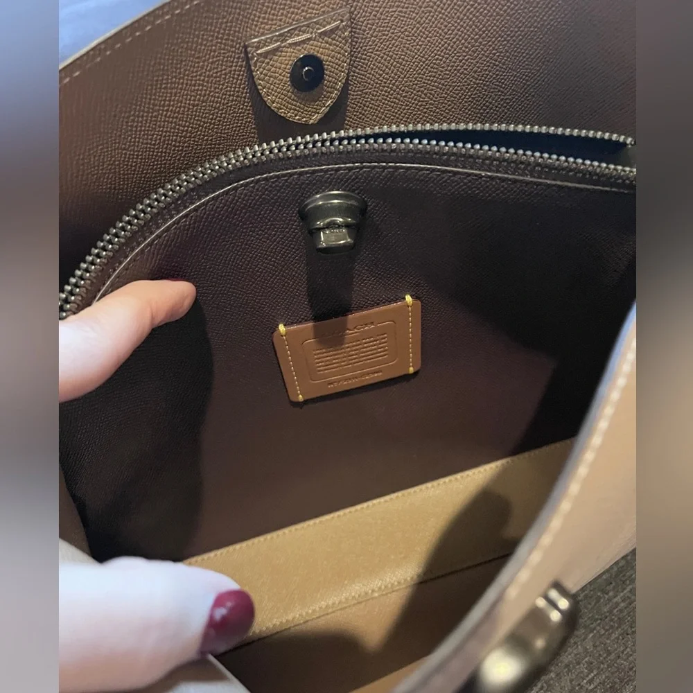 Coach Willow Shoulder Bag in Taupe EUC. - Picture 9 of 10